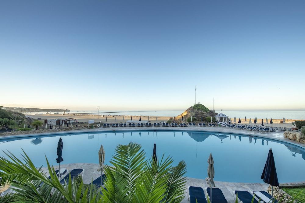 Algarve Casino Hotel Портіман Екстер'єр фото The pool at the hotel