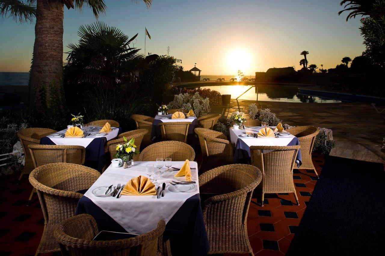 Algarve Casino Hotel Портіман Ресторан фото Sunset at the Hotel